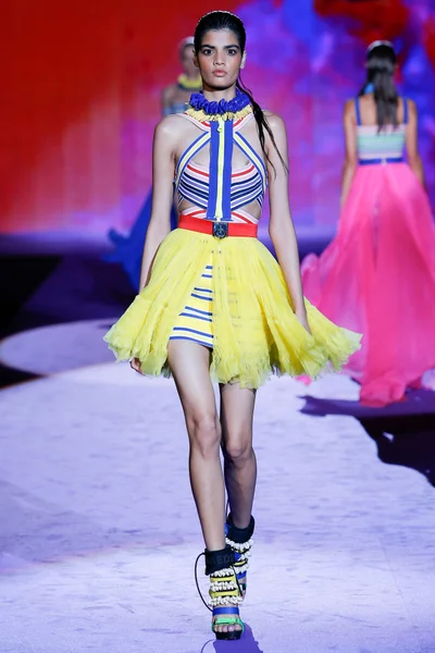 Look 10